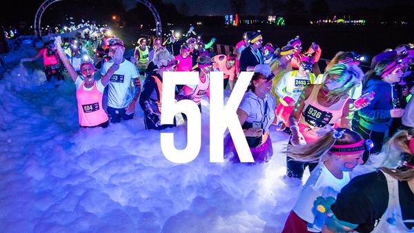 Glow in the Park \u002D Longleat - cover image